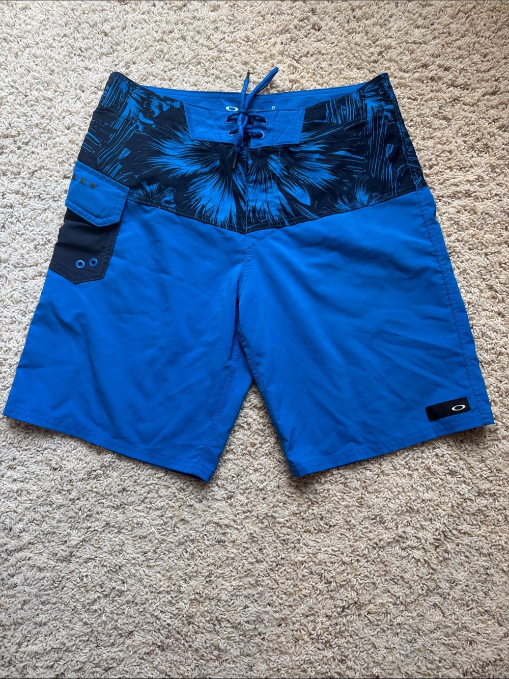 Oakley Blue & Black Floral-Trim Men's Board Shorts Size 30